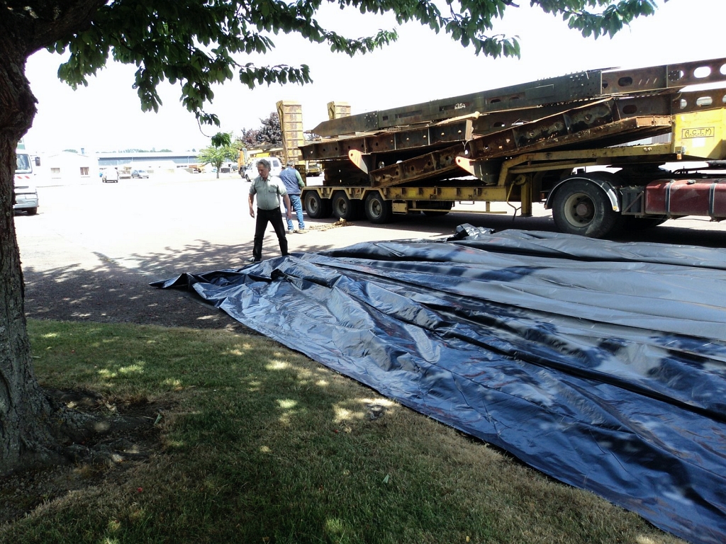 20110601 WHALE:BALEINE MOVES FROM BRÉCEY TO VIRE Bill Twohigg 063.jpg